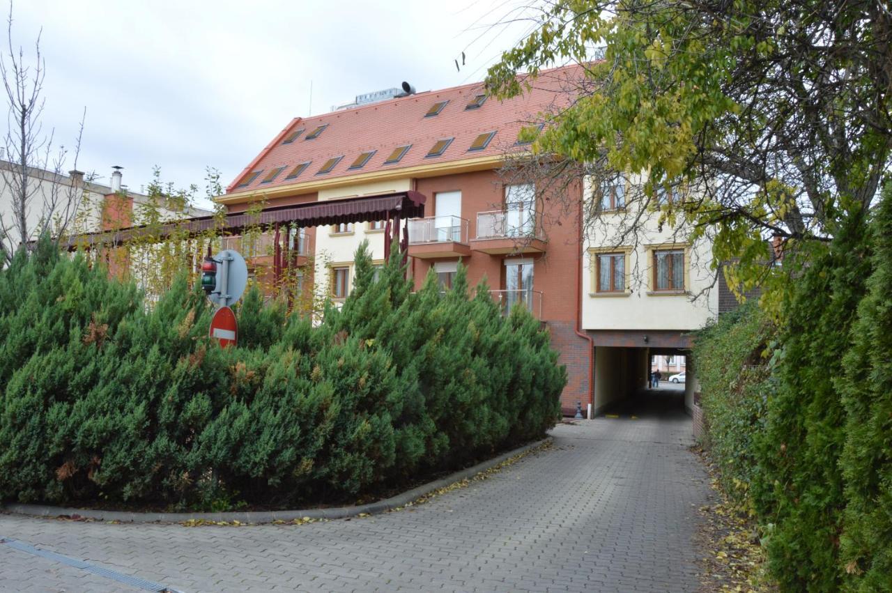 Hotel Obester Debrecen Exterior photo